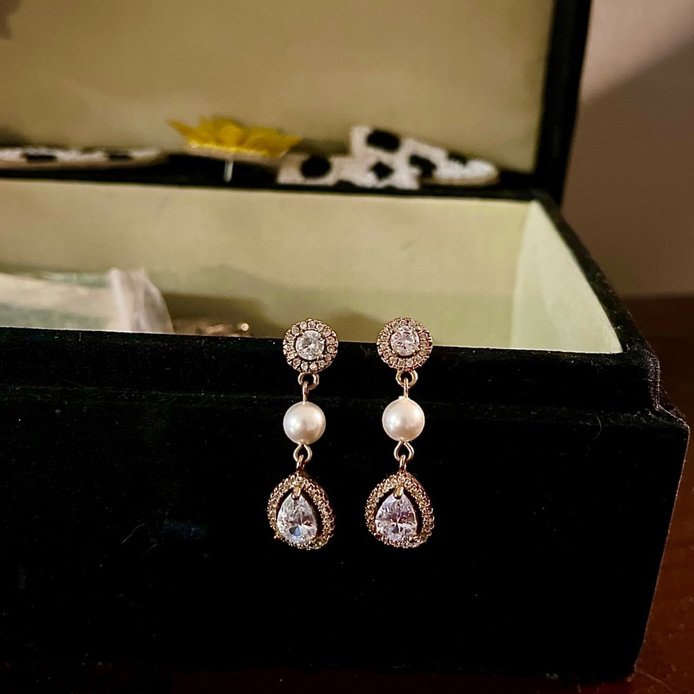 Rose Gold Elegant Pearl and Crystal Drop Earrings
